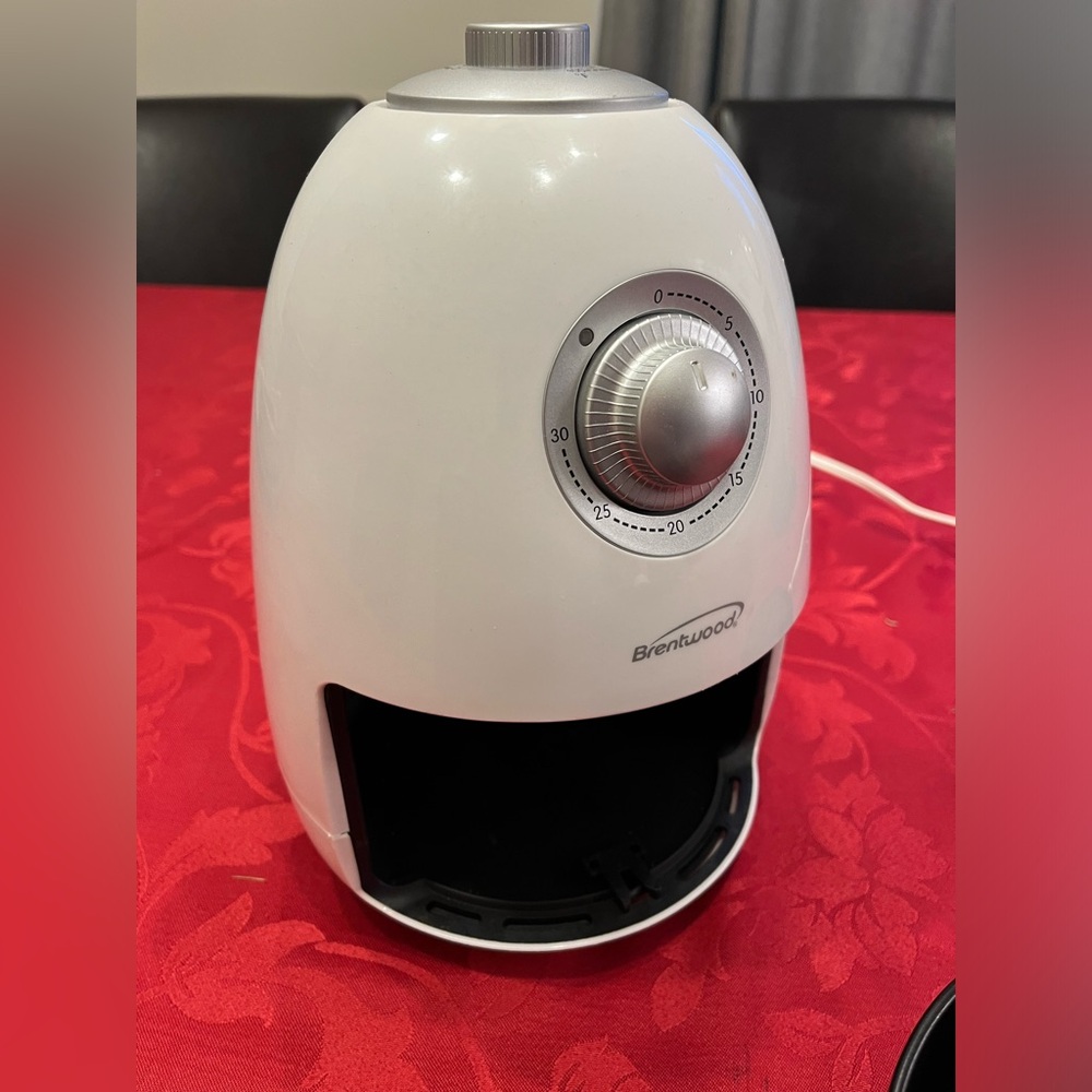 Compact White Airfryer by Brentwood